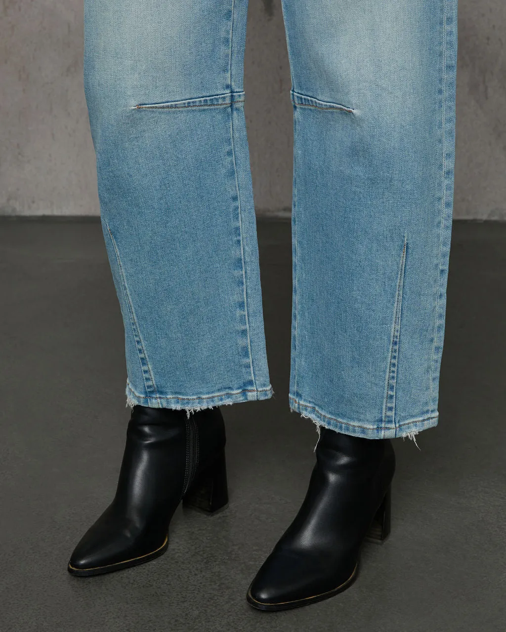 Evangelina Distressed Barrel Jeans