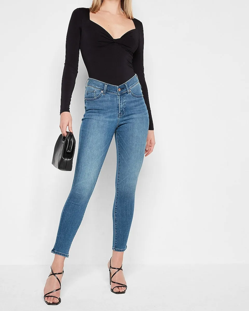 Modern Low Rise Medium Wash Skinny Jeans in Medium Wash