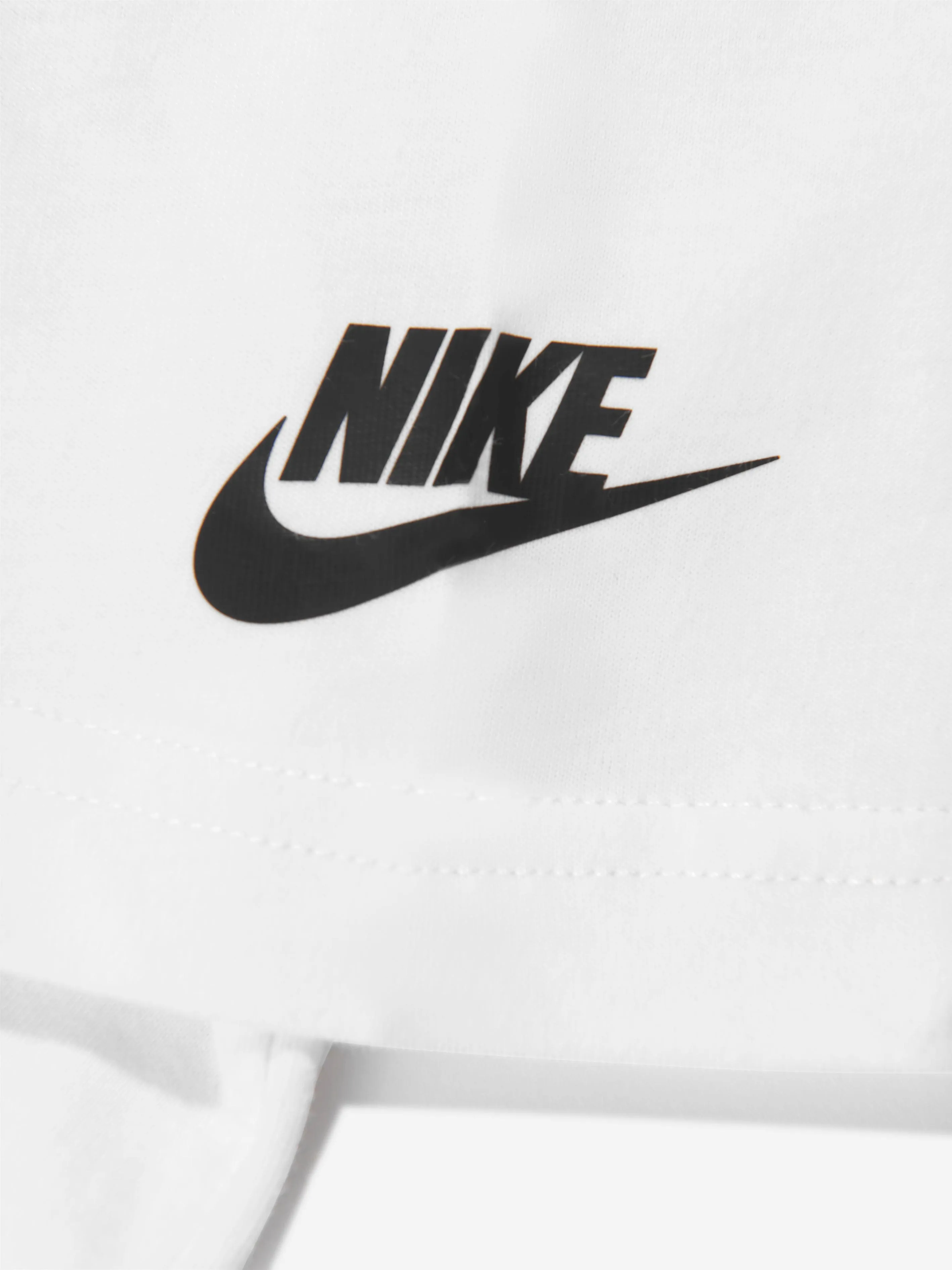 Nike Boys Wilderness Futura T-Shirt in White