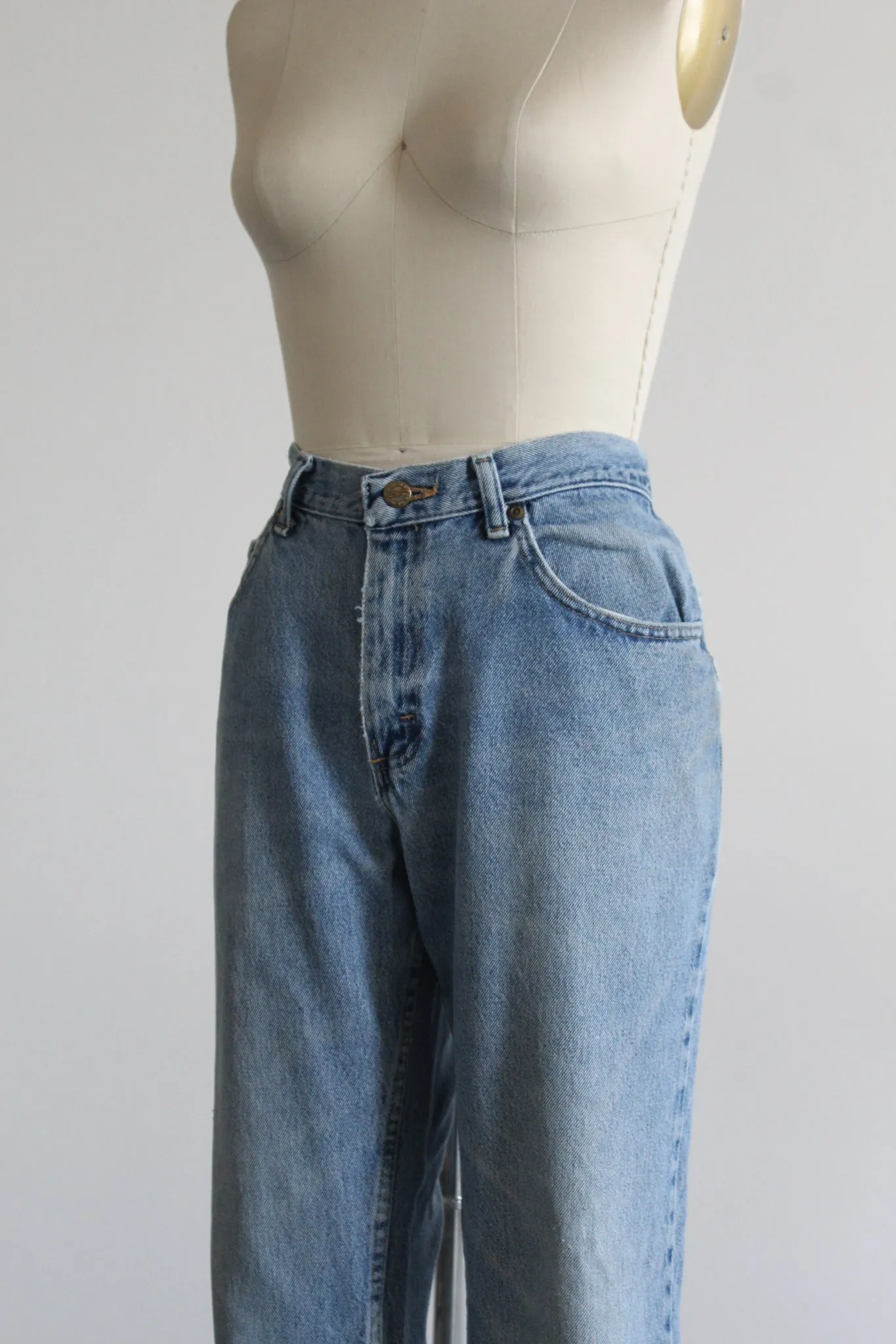 relaxed mom jeans