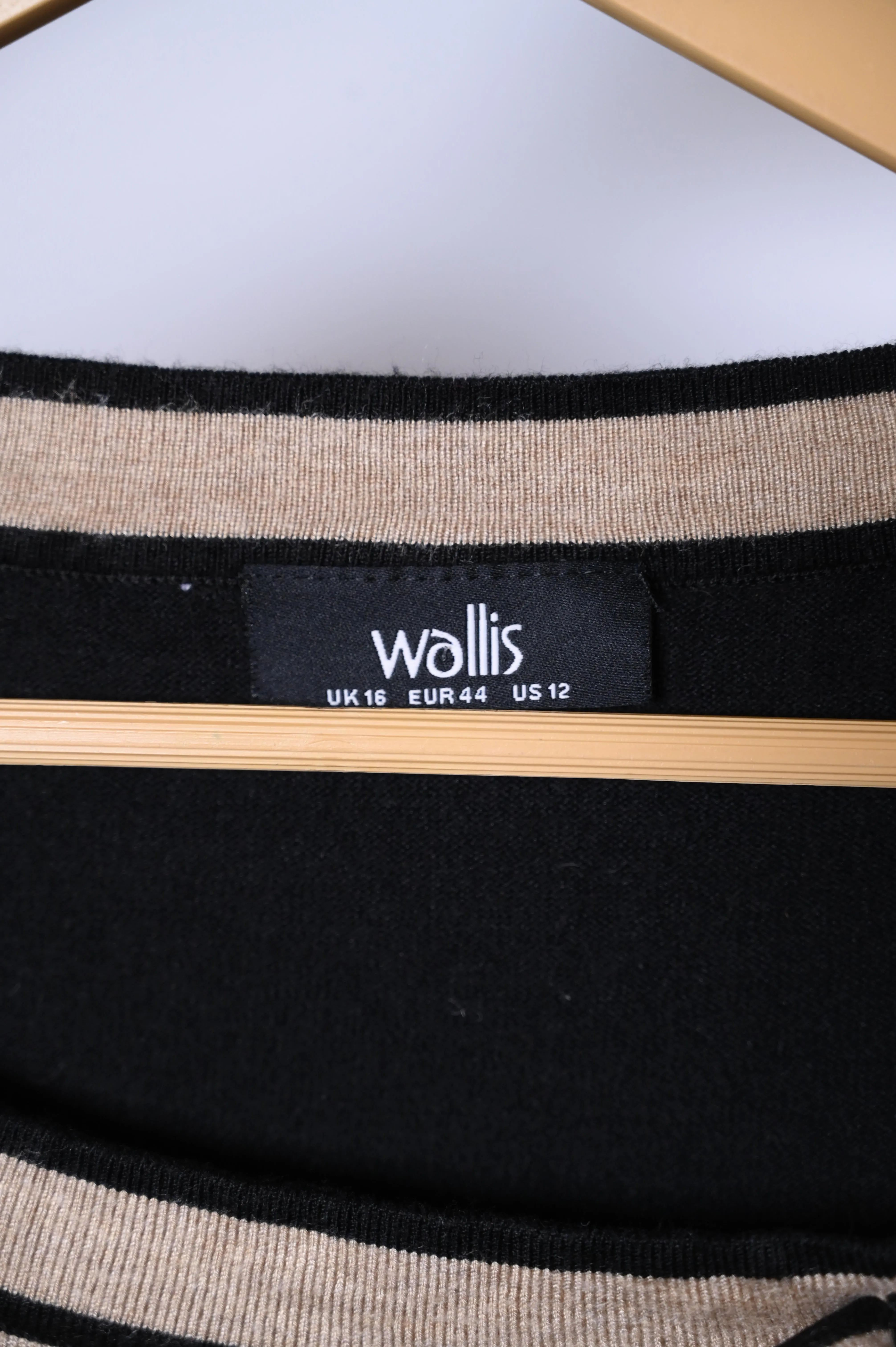 Wallis Medium Fawn and Black Sweatshirt